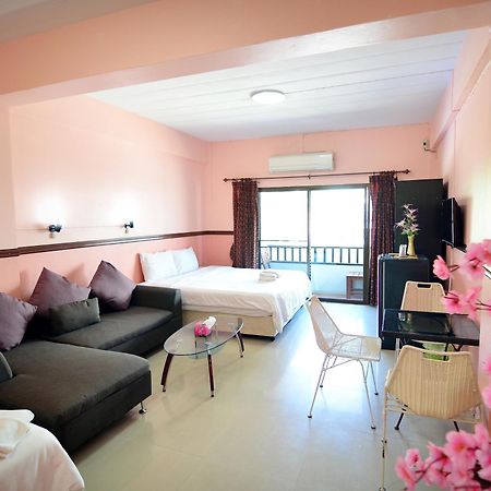 The Famous House - Jomtien Hotel Exterior foto