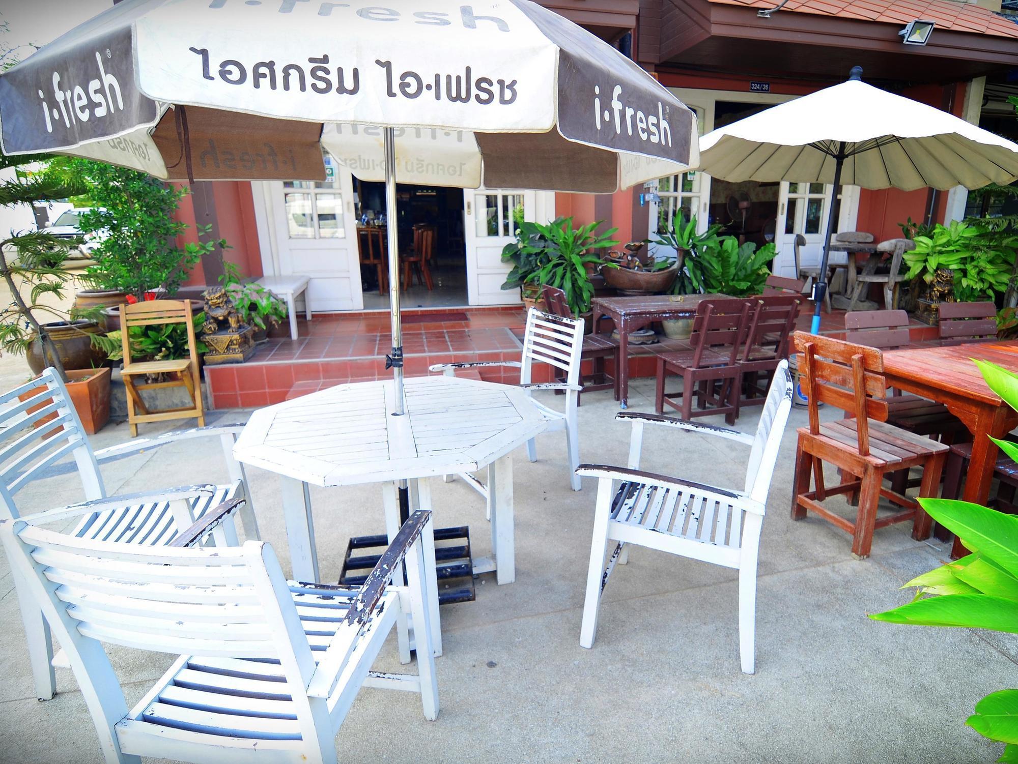 The Famous House - Jomtien Hotel Exterior foto