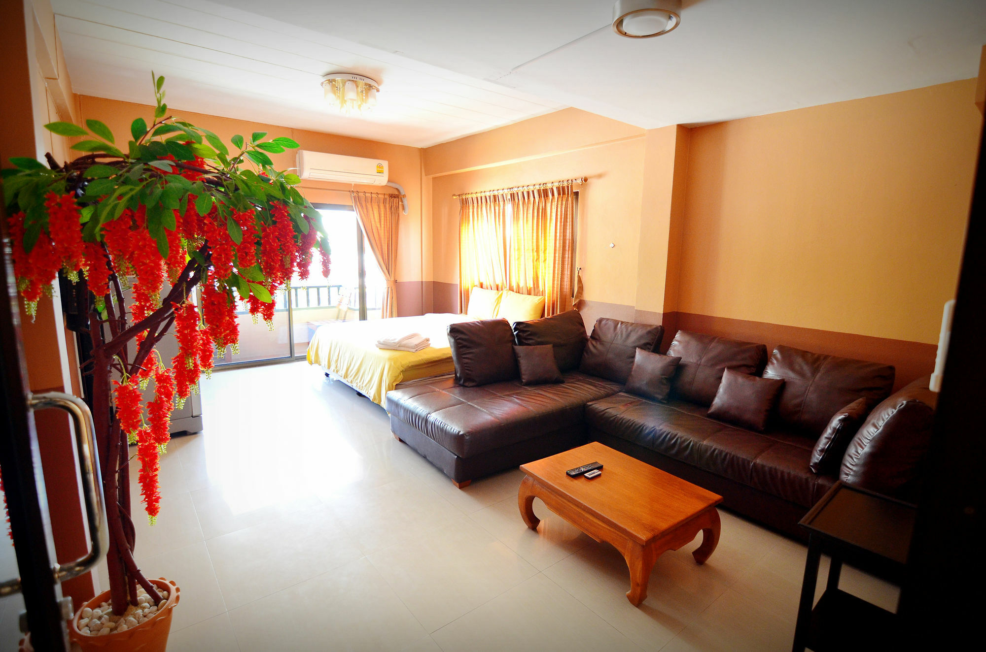 The Famous House - Jomtien Hotel Exterior foto