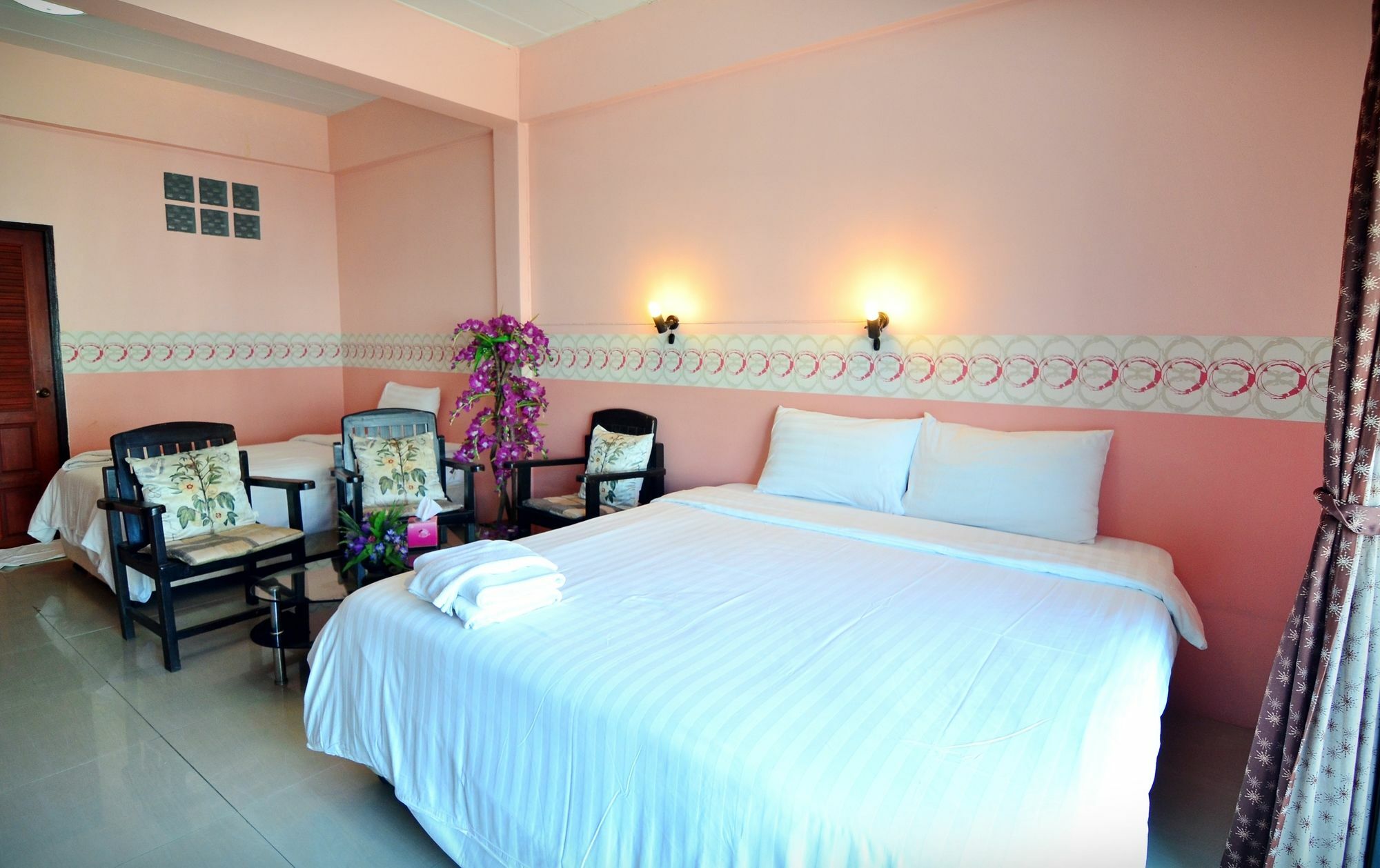 The Famous House - Jomtien Hotel Exterior foto