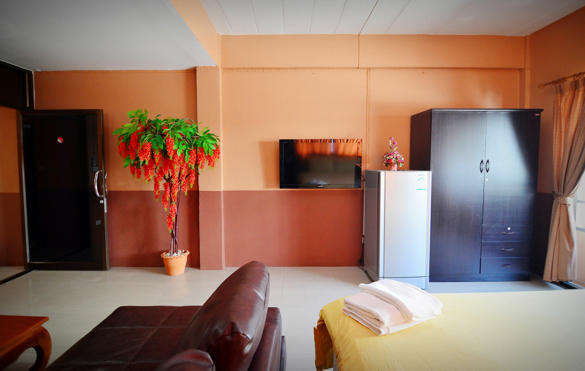 The Famous House - Jomtien Hotel Exterior foto