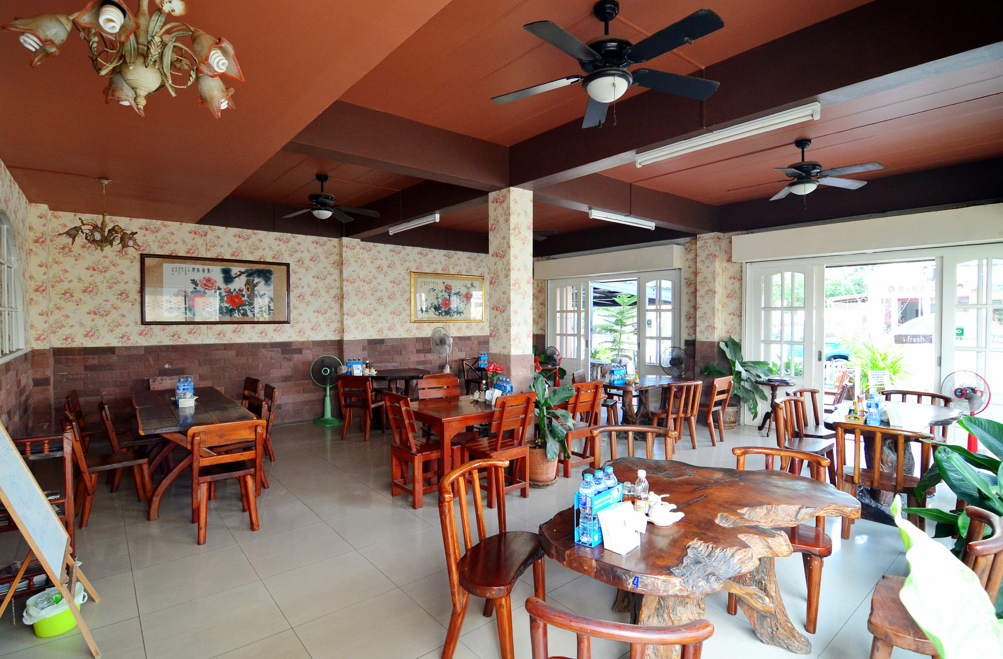 The Famous House - Jomtien Hotel Exterior foto