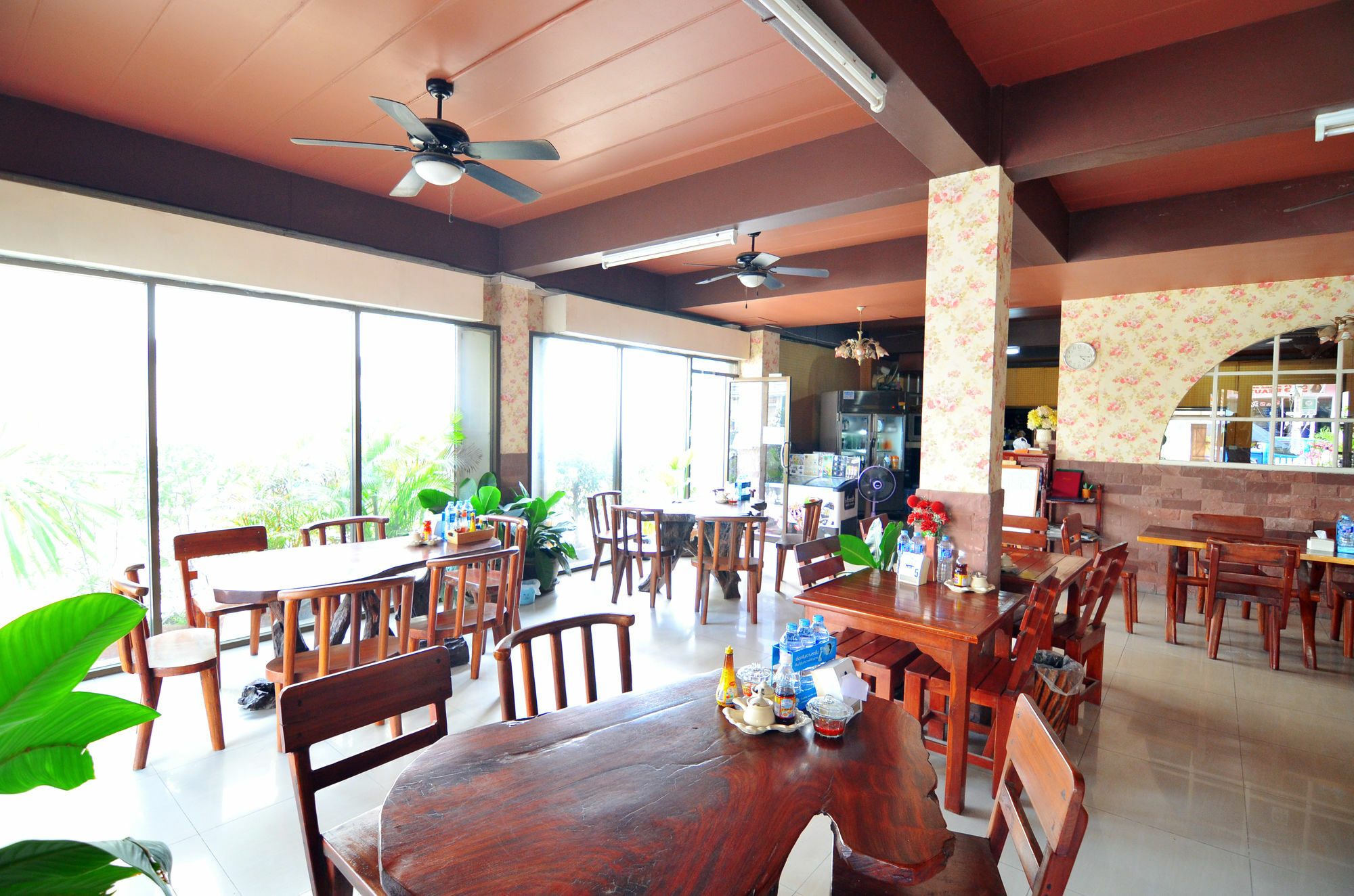 The Famous House - Jomtien Hotel Exterior foto